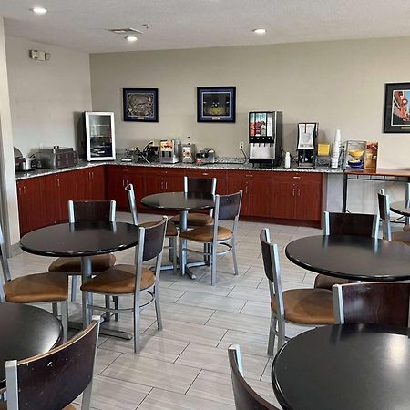 Days Inn By Wyndham Near Kansas Speedway Kansas City Ngoại thất bức ảnh