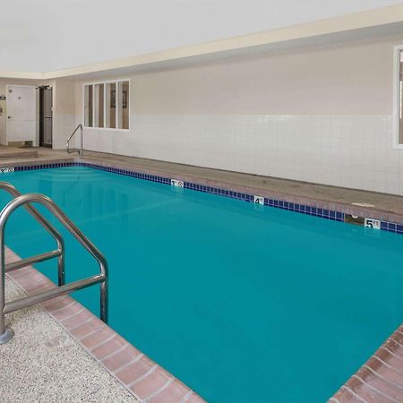 Days Inn By Wyndham Near Kansas Speedway Kansas City Ngoại thất bức ảnh