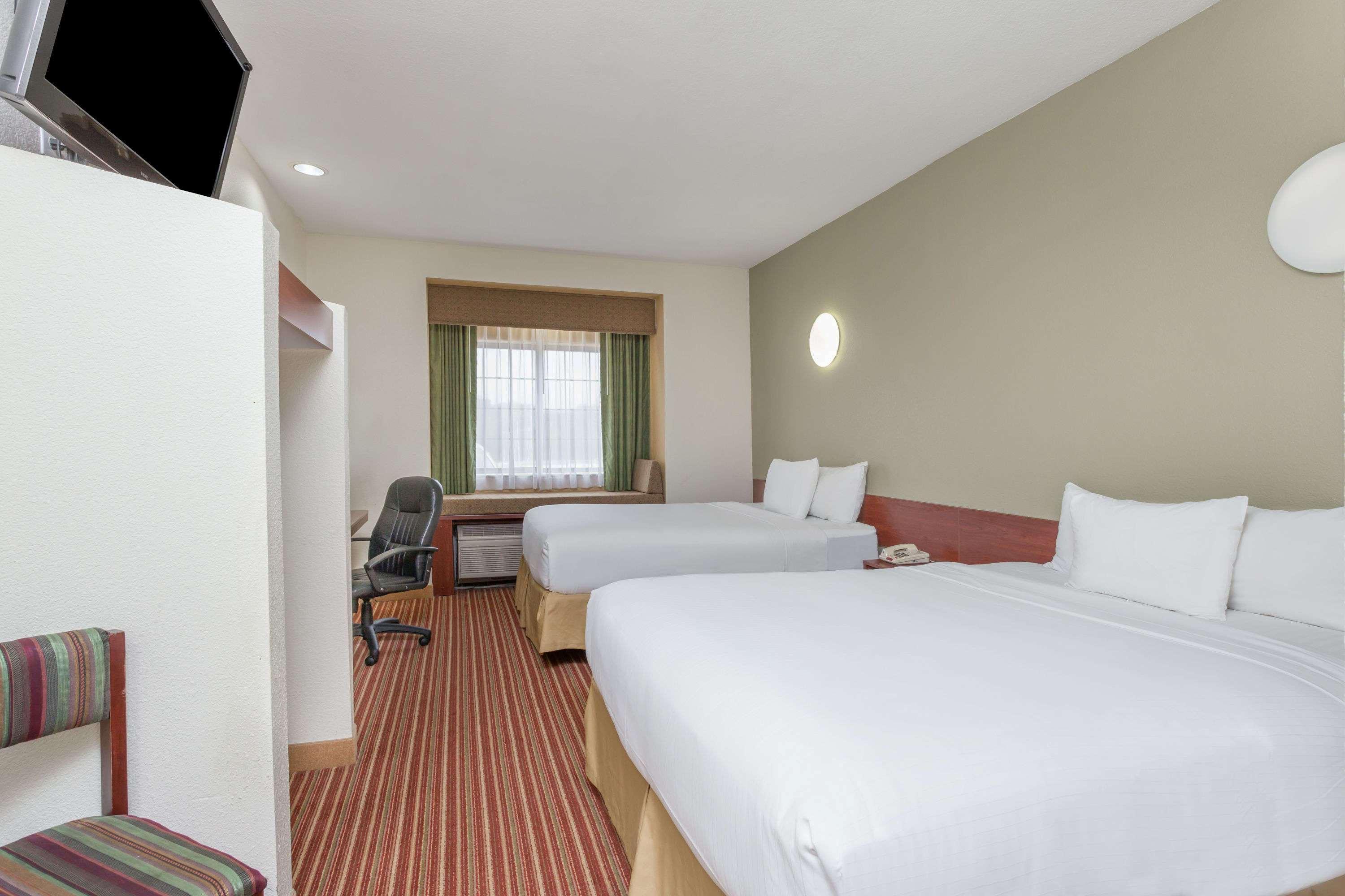 Days Inn By Wyndham Near Kansas Speedway Kansas City Ngoại thất bức ảnh