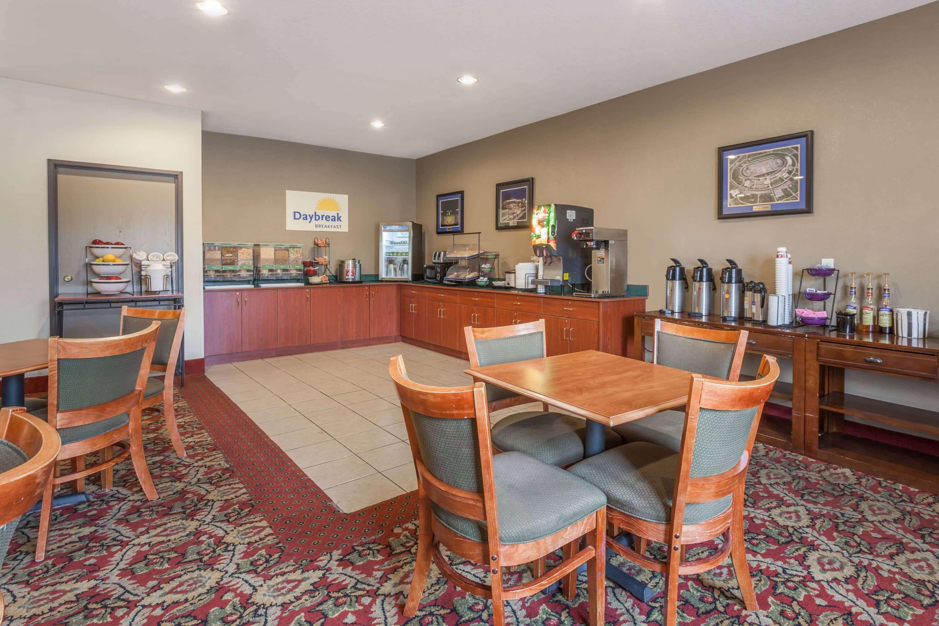 Days Inn By Wyndham Near Kansas Speedway Kansas City Ngoại thất bức ảnh