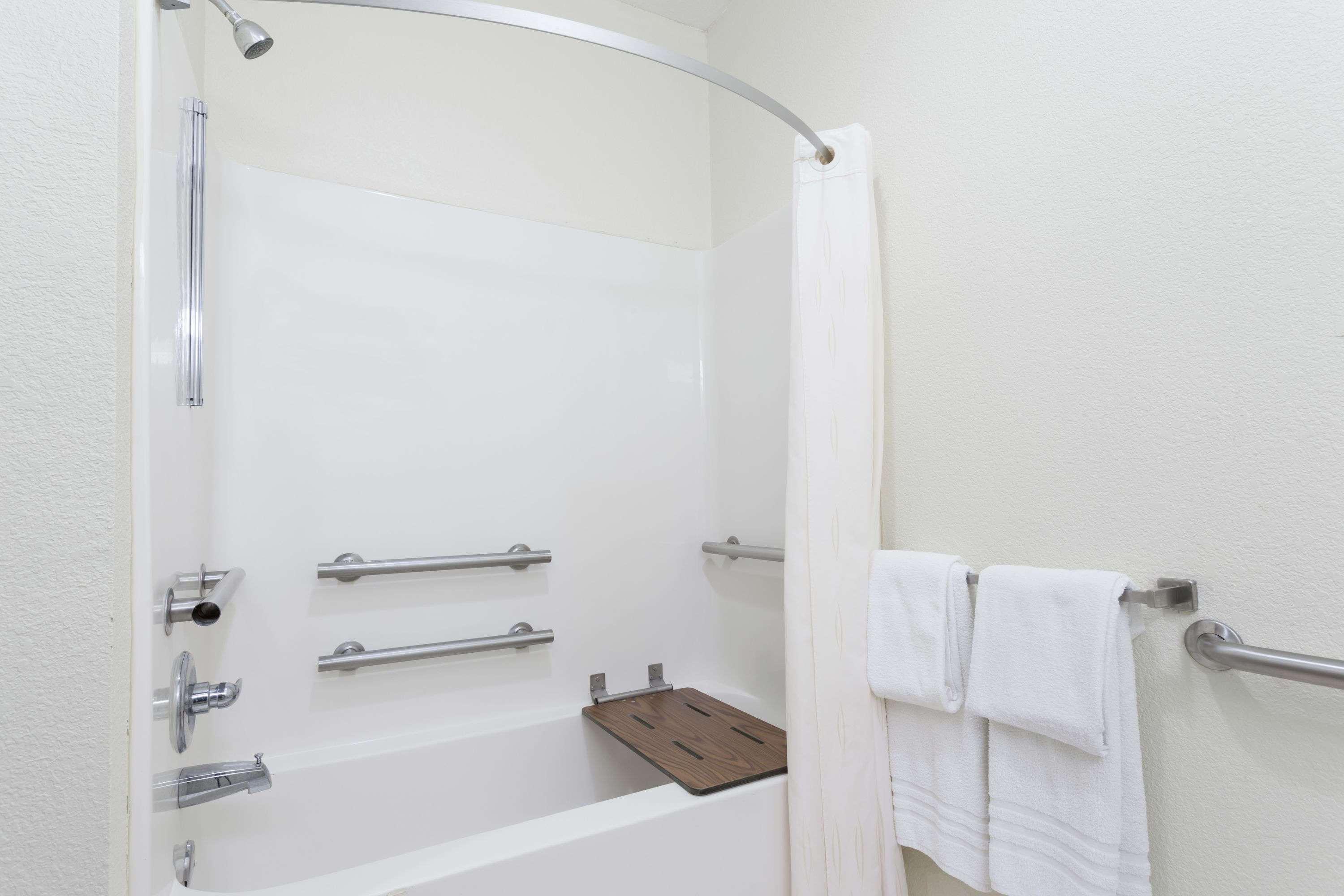 Days Inn By Wyndham Near Kansas Speedway Kansas City Ngoại thất bức ảnh