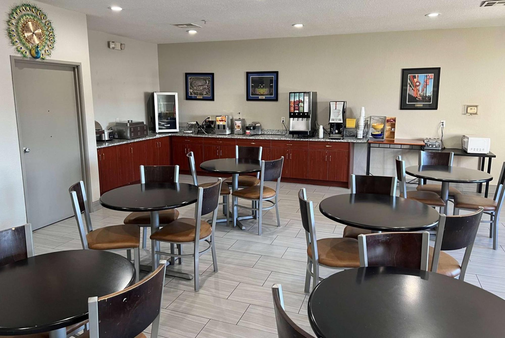 Days Inn By Wyndham Near Kansas Speedway Kansas City Ngoại thất bức ảnh