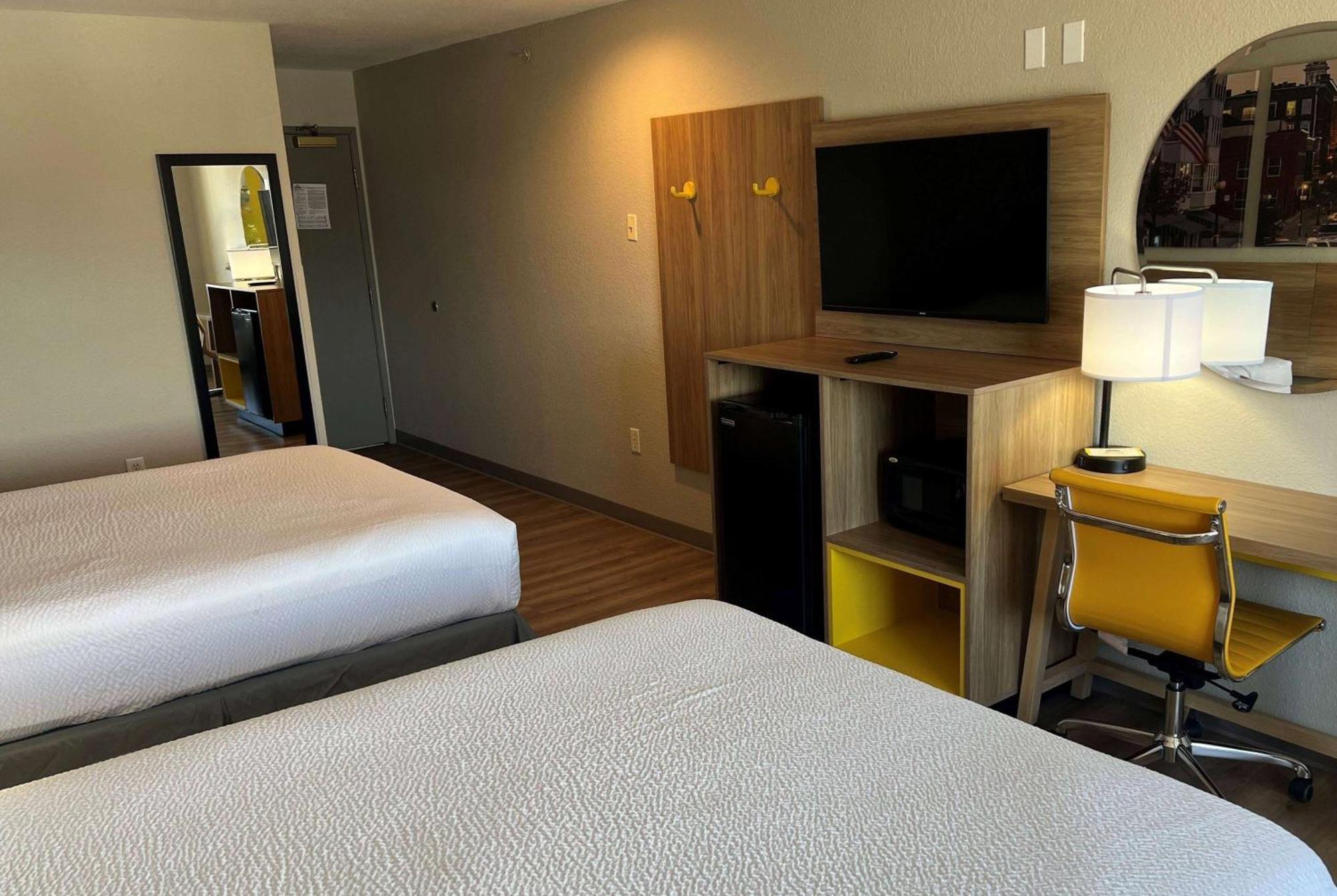 Days Inn By Wyndham Near Kansas Speedway Kansas City Ngoại thất bức ảnh